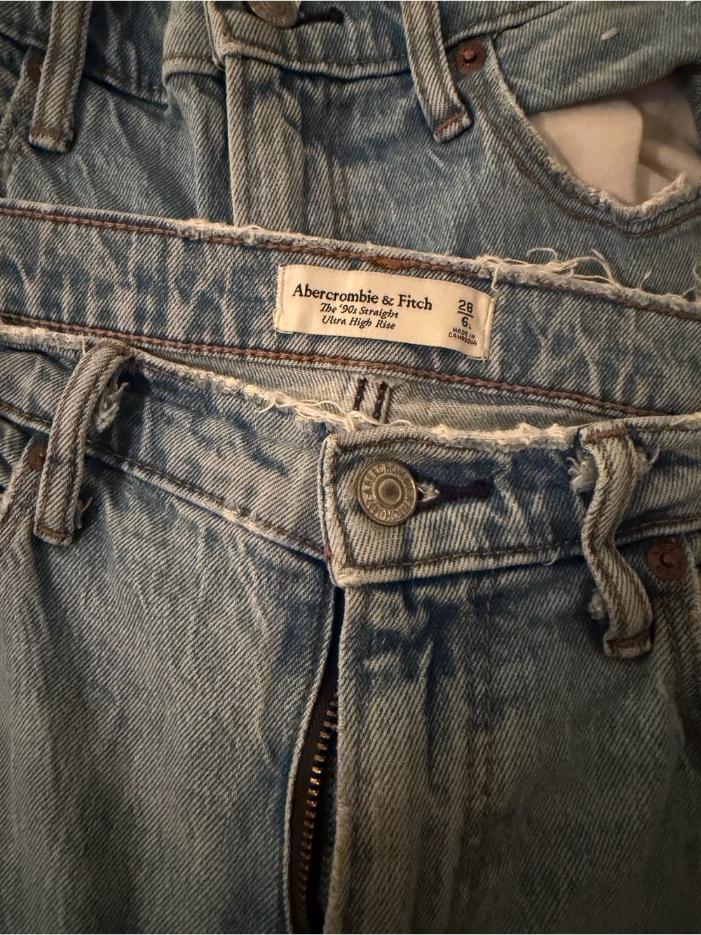 Abercrombie & Fitch
The '90s Straight Ultra High Rise - 28/6 Long